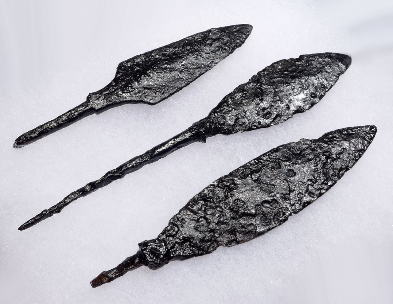 EXCELLENT SET OF 3 LARGE ANCIENT ROMAN IRON ARROWHEADS FROM THE BYZANTINE ERA *R179