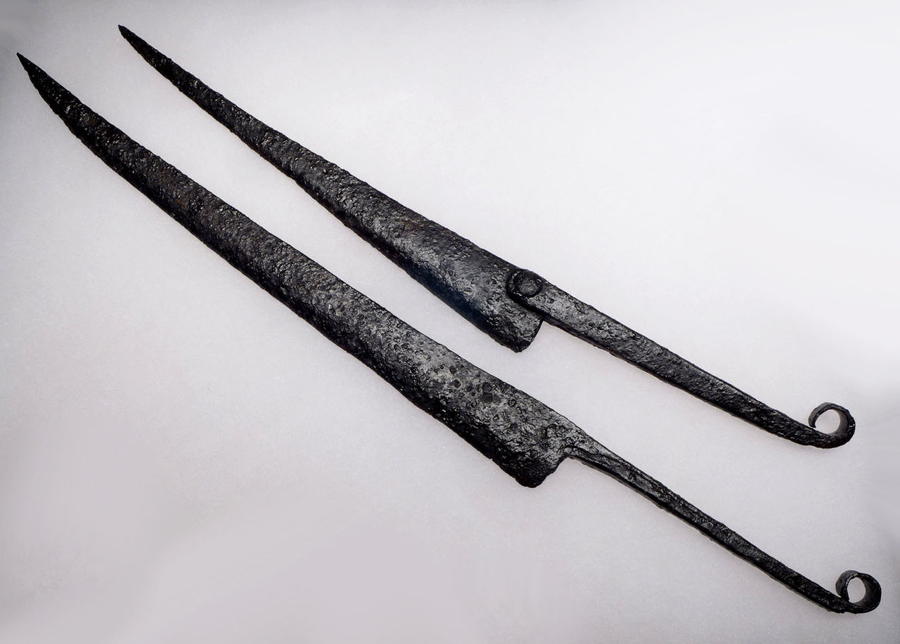 PAIR OF LARGE ANCIENT ACHAEMENID EARLY PERSIAN IRON STABBING SWORD KNIVES FROM THE FIRST PERSIAN EMPIRE *R133