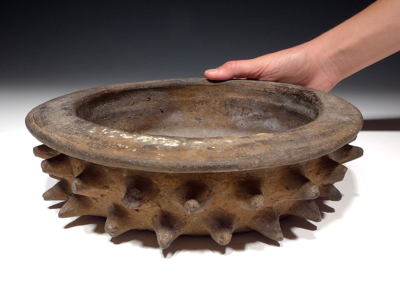 UNBROKEN LARGE MAYAN CEREMONIAL SPIKE DISH BOWL POTTERY WITH CEIBA TREE THORN DESIGN *PCX850