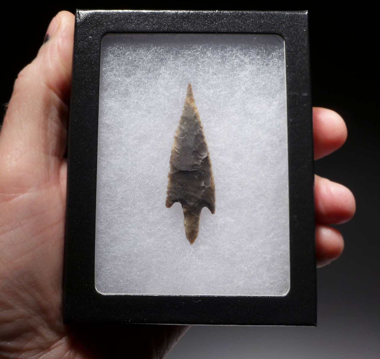 BEST OF THE BEST CAPSIAN AFRICAN NEOLITHIC THIN SERRATED NEEDLE-TIP BARBED ARROWHEAD  *CAP270