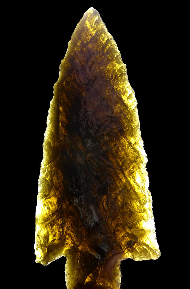 INVESTMENT-CLASS TEOTIHUACAN PRE-COLUMBIAN ROYAL PRESTIGE BIFACIAL SPEARHEAD IN GREEN OBSIDIAN  *PC340