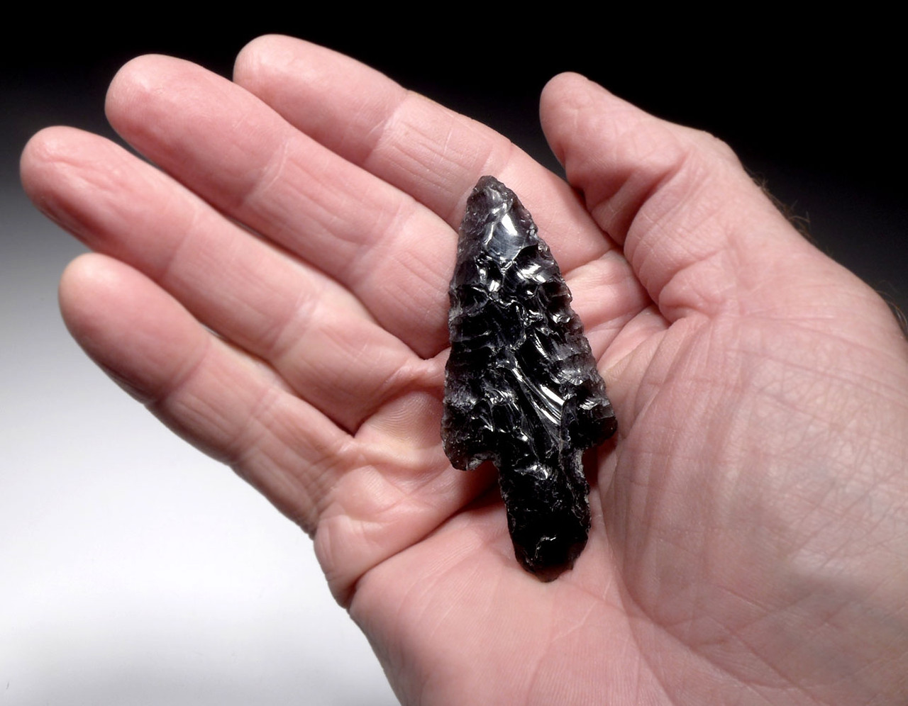 EXCEPTIONAL VERY LARGE PRE-COLUMBIAN OBSIDIAN TANGED ATLATL SPEARHEAD  * PC347