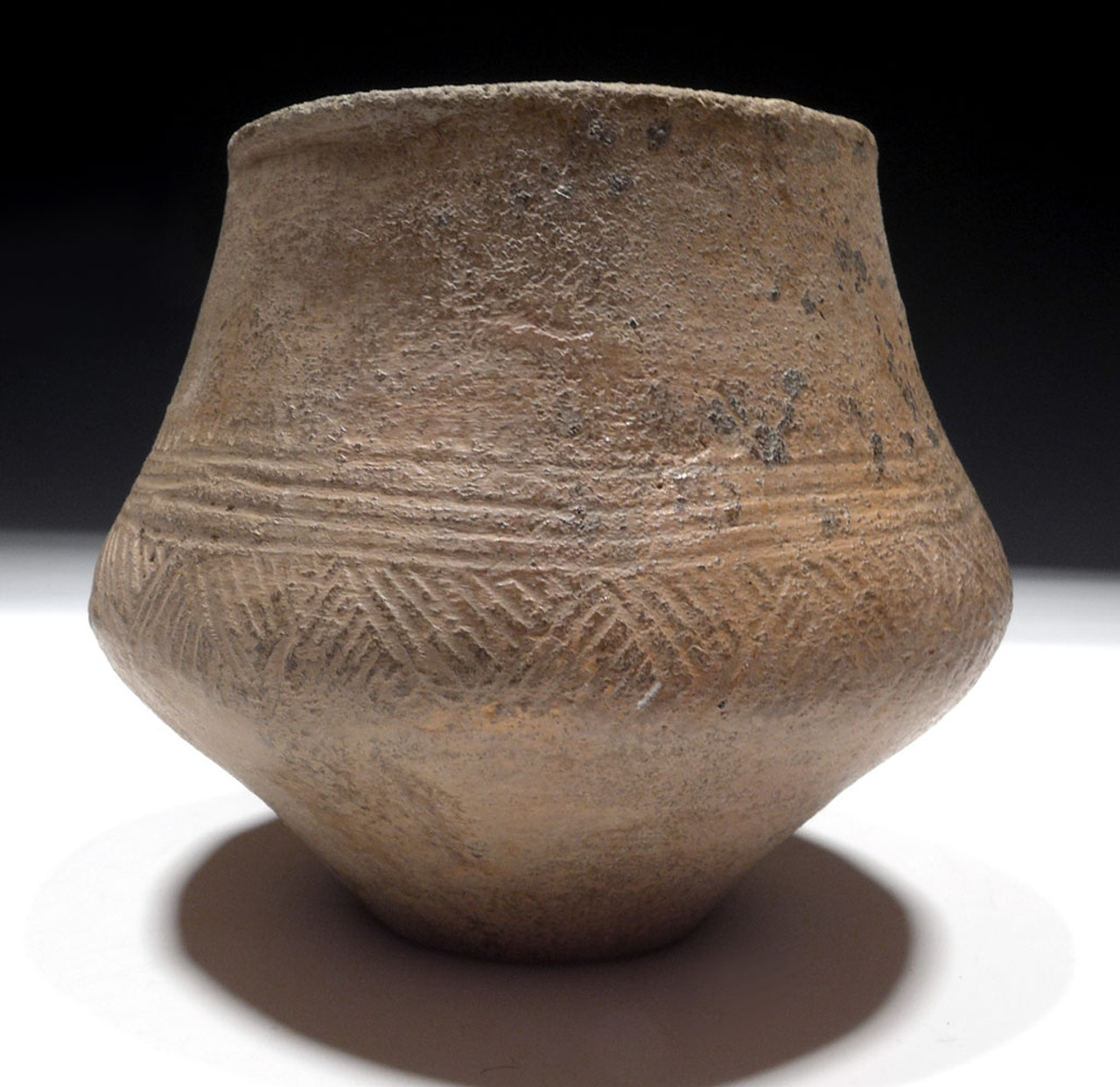 RARE UNBROKEN URNFIELD DECORATED PRESTIGE CERAMIC CUP OF THE EUROPEAN BRONZE AGE LUSATIAN CULTURE  *URN29