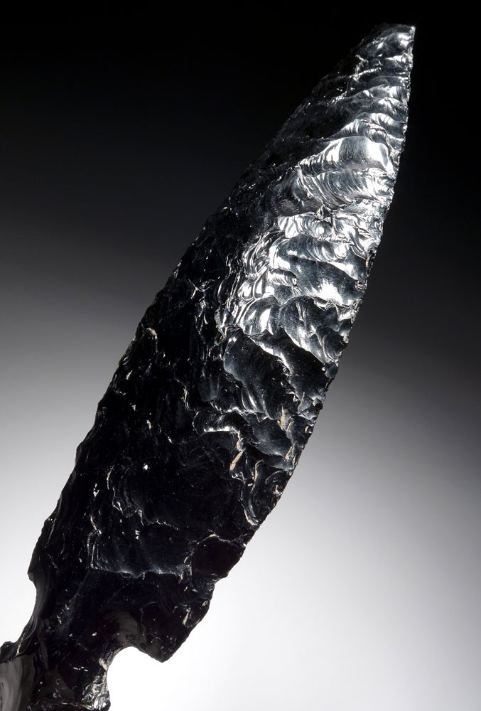 LARGE PRESTIGE ATLATL OBSIDIAN BIFACIAL SPEARHEAD OF THE PRE