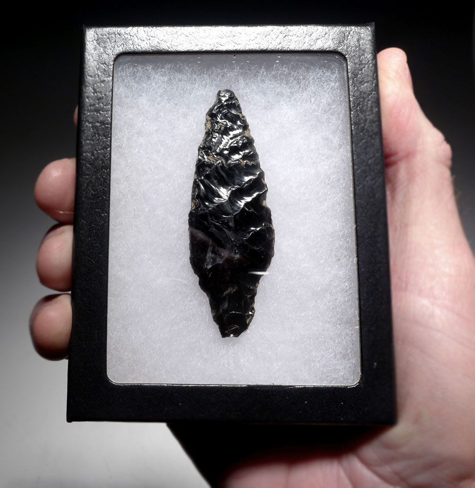 LARGE PRE-COLUMBIAN AZTEC OBSIDIAN ATLATL BIFACIAL TANGED LEAF