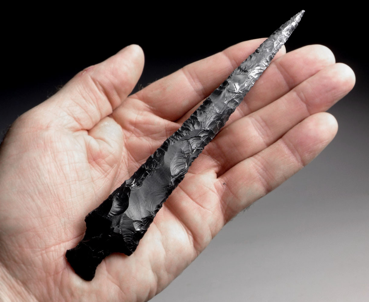 PRE-COLUMBIAN MAYAN OBSIDIAN MASTERPIECE FLAKED ELONGATED BLOOD