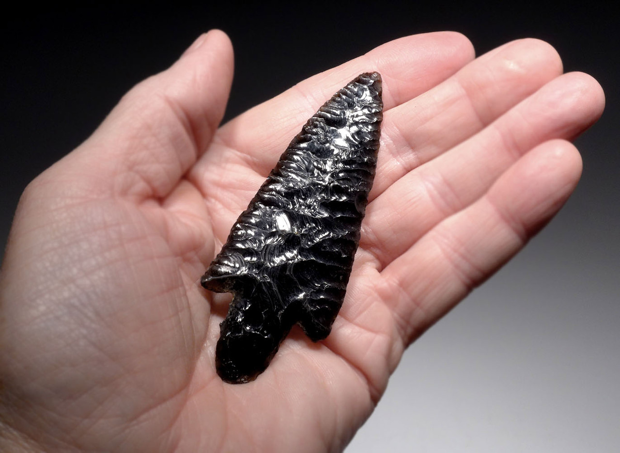 INVESTMENT-CLASS TEOTIHUACAN PRE-COLUMBIAN PARALLEL FLAKED PRESTIGE BIFACIAL SPEARHEAD IN GREEN OBSIDIAN  *PC495