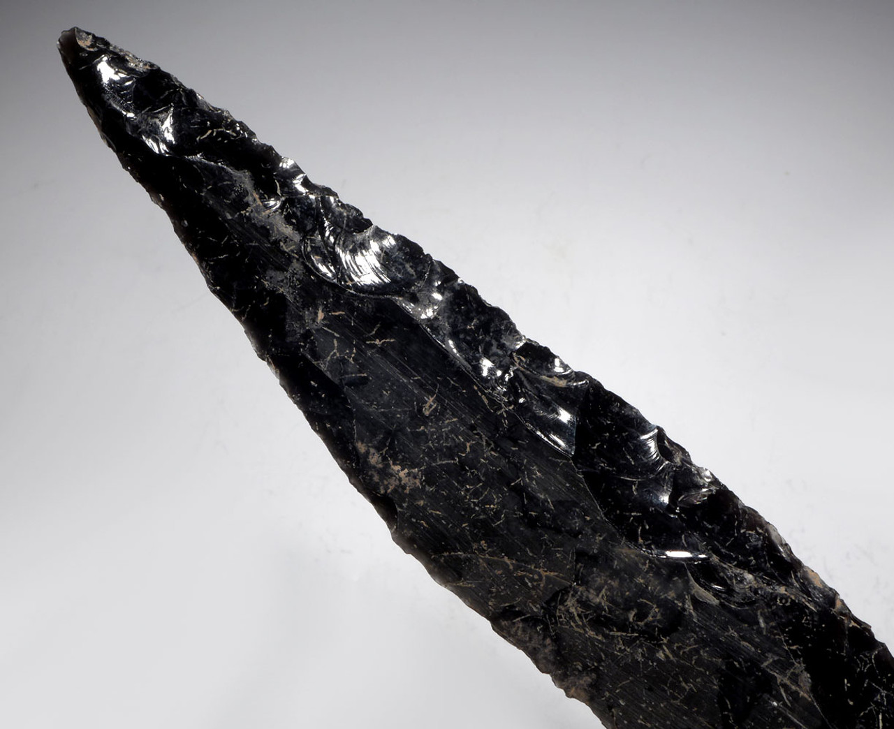 MUSEUM-CLASS LARGEST MAYAN OBSIDIAN PRE-COLUMBIAN BIFACIAL STABBING DAGGER WITH INTEGRAL HANDLE  *PC434