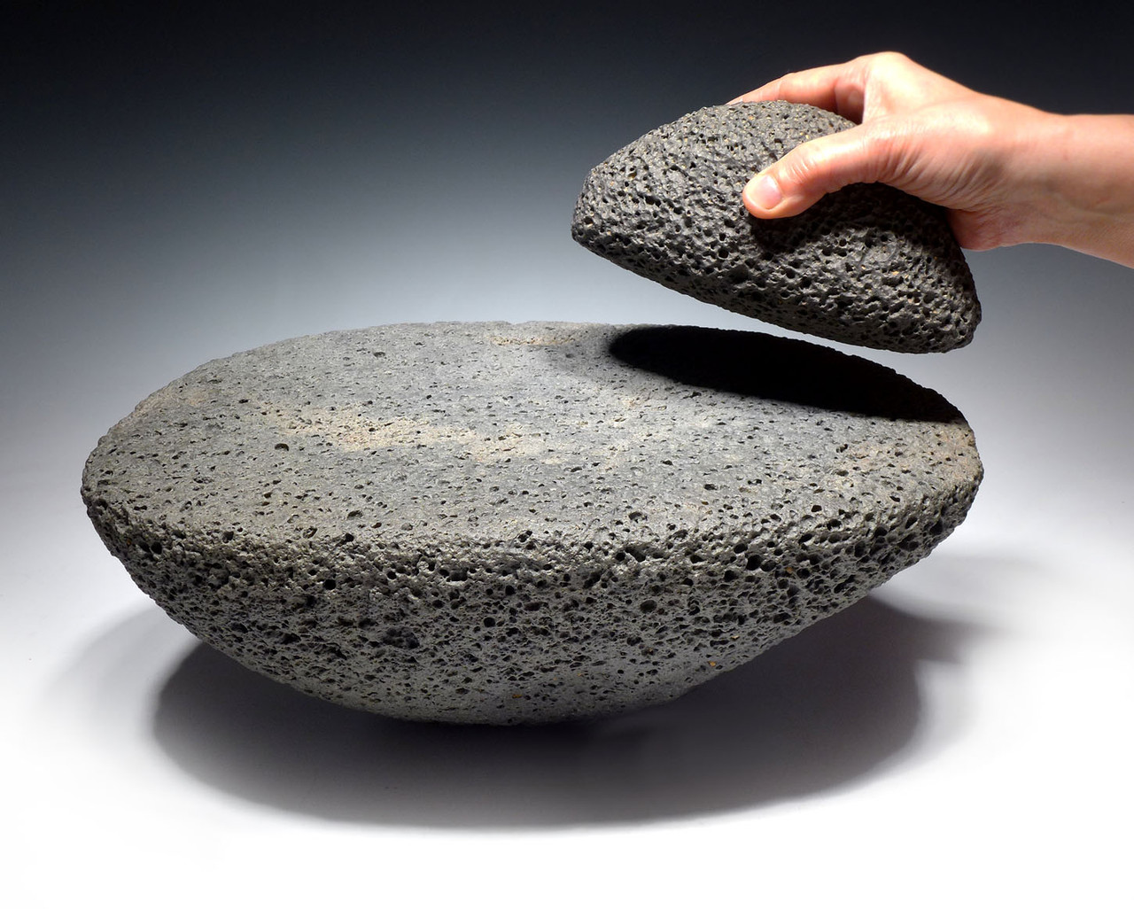 EXTREMELY RARE TENEREAN NEOLITHIC STONE VESICULAR BASALT GRINDING