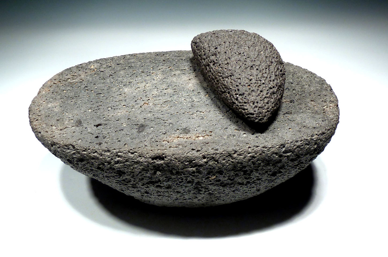 EXTREMELY RARE TENEREAN NEOLITHIC STONE VESICULAR BASALT GRINDING MILL FROM THE TENERIANS OF THE "GREEN SAHARA" *CAP1340X