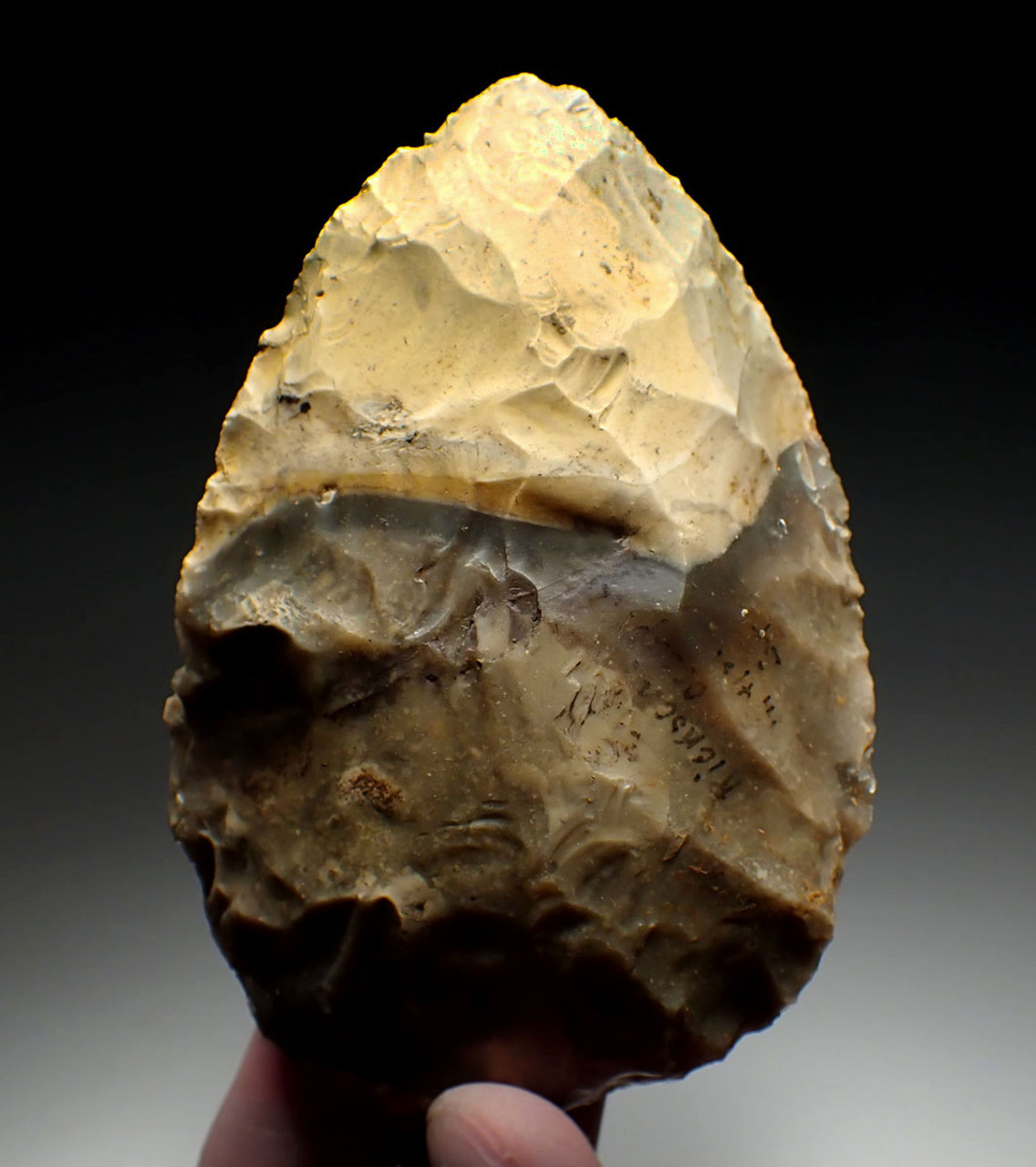 FINEST INVESTMENT GRADE LOWER PALEOLITHIC ACHEULEAN FLINT HAND AXE FROM THE FAMOUS RICKSONS PIT IN ENGLAND  *M494