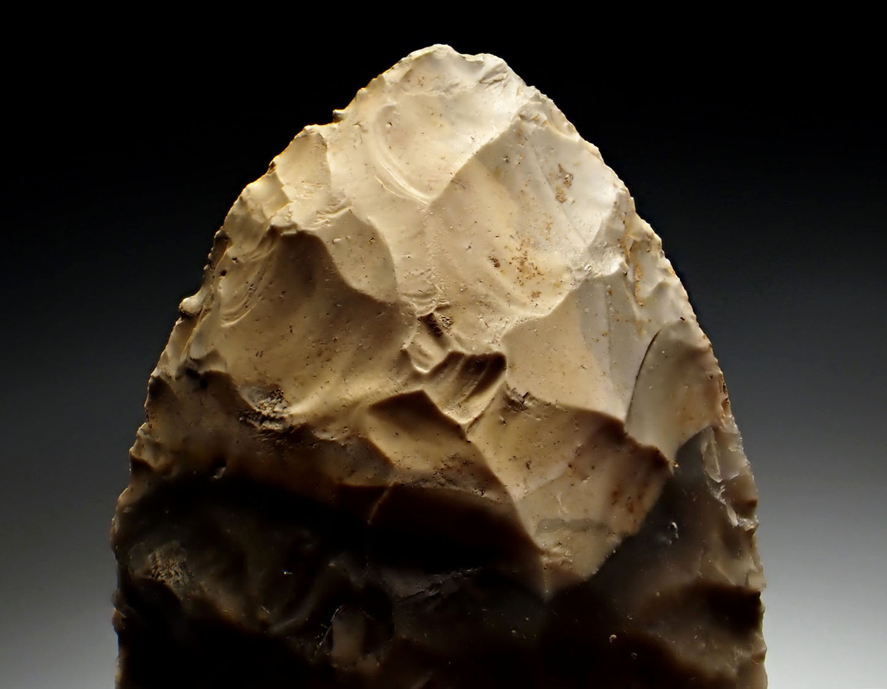 FINEST INVESTMENT GRADE LOWER PALEOLITHIC ACHEULEAN FLINT HAND AXE FROM THE FAMOUS RICKSONS PIT IN ENGLAND  *M494