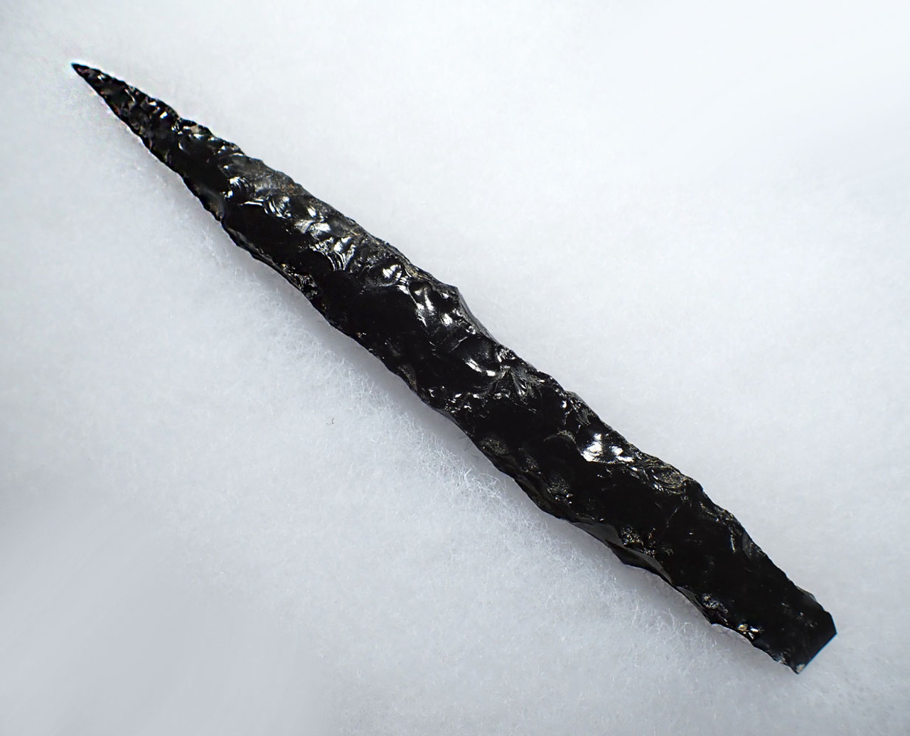 LARGE EXCEPTIONAL AZTEC BLOOD-LETTING OBSIDIAN PIERCER NEEDLE OF PRE-COLUMBIAN SACRIFICE RITUAL  *PC557