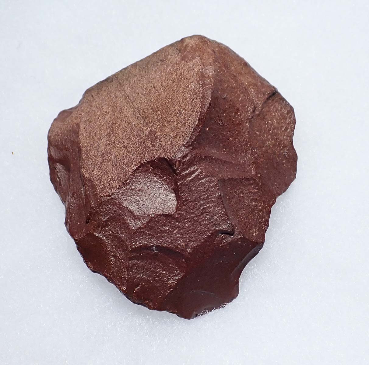 RARE AFRICAN MODE 1 OLDOWAN PEBBLE FLAKE SCRAPER TOOL OF RED BASALT WITH STUNNING WIND POLISHING  *PB193