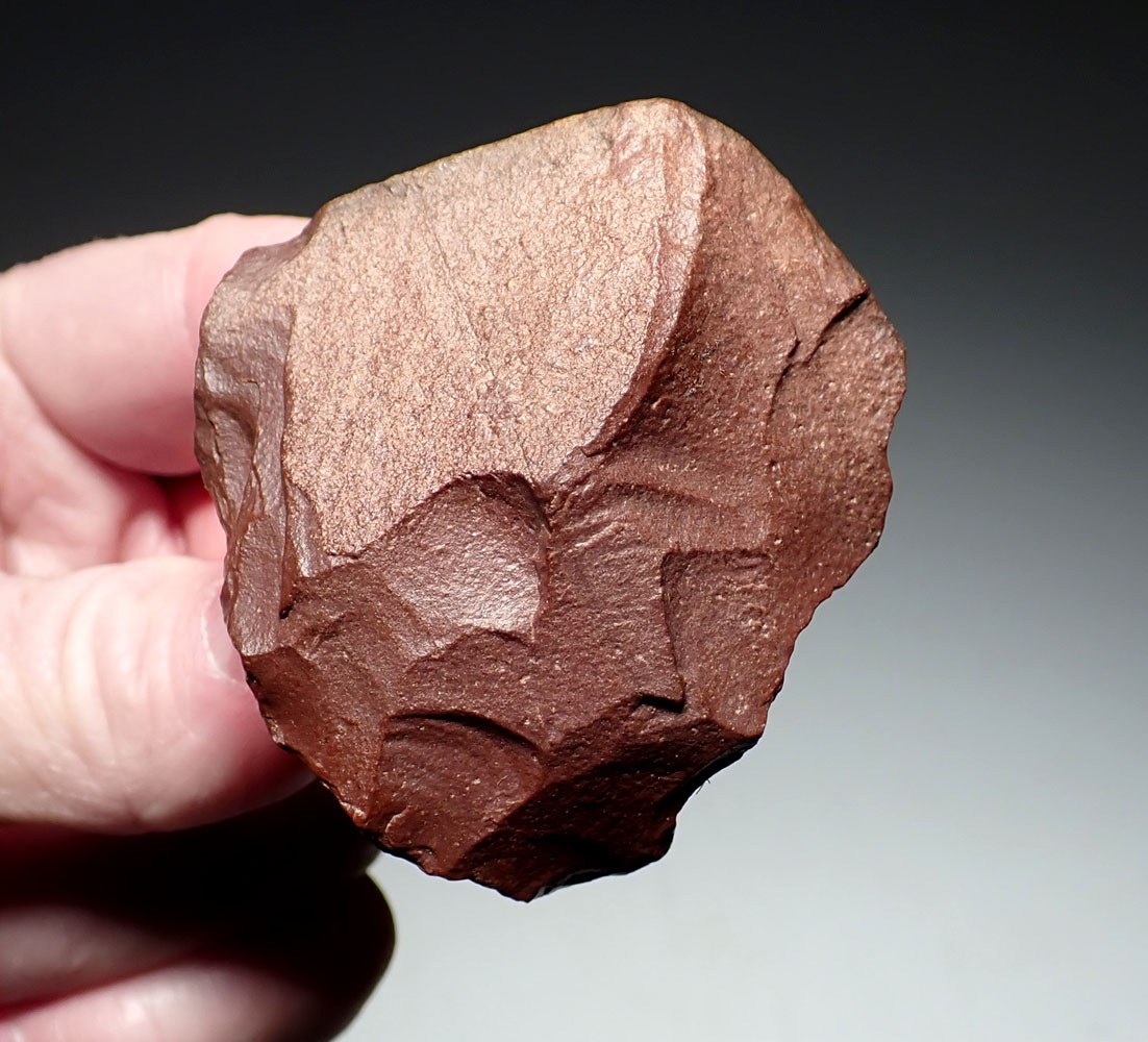 RARE AFRICAN MODE 1 OLDOWAN PEBBLE FLAKE SCRAPER TOOL OF RED BASALT WITH STUNNING WIND POLISHING  *PB193