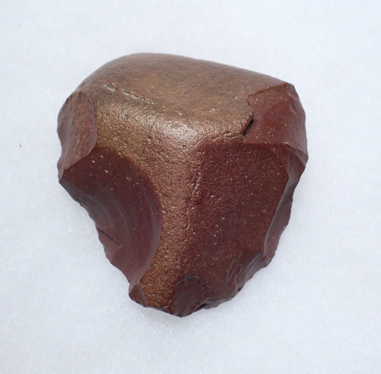 RARE AFRICAN MODE 1 OLDOWAN PEBBLE FLAKE SCRAPER TOOL OF RED BASALT WITH STUNNING WIND POLISHING  *PB193