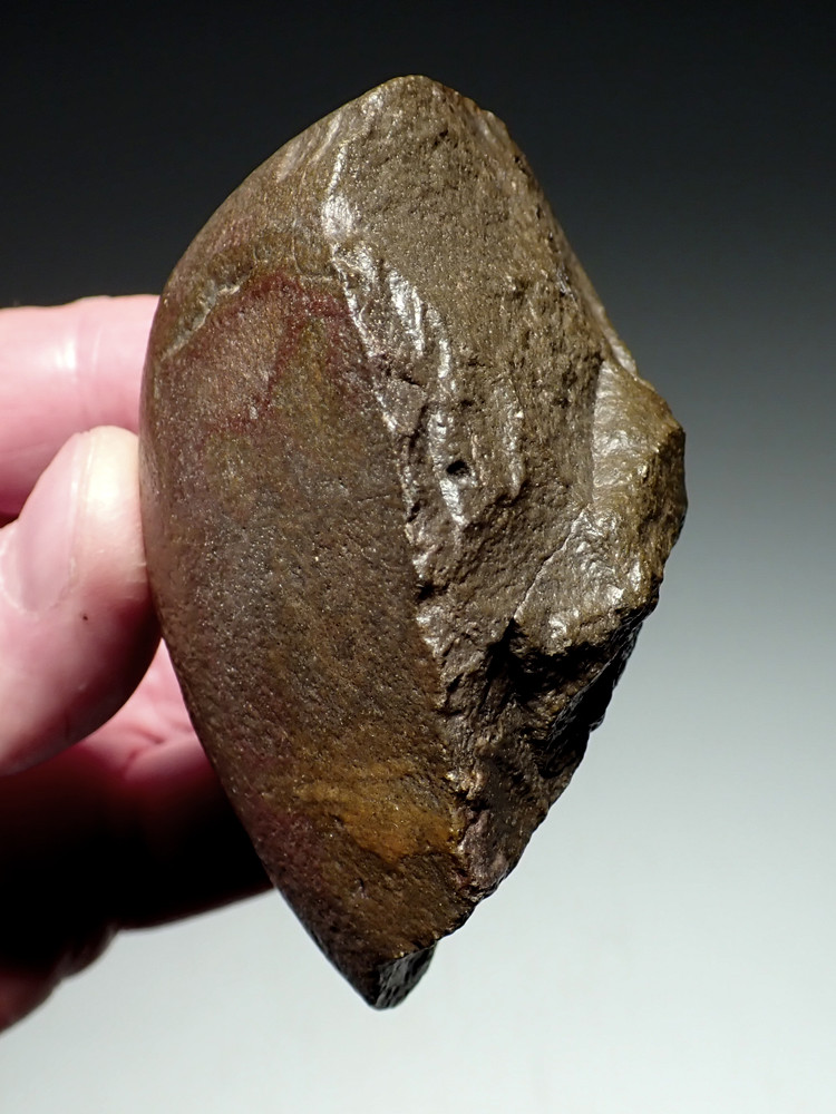 EXCEPTIONAL MODE 1 BASALT AFRICAN OLDOWAN PEBBLE CHOPPER AXE WITH FINGER GRIP  *PB210