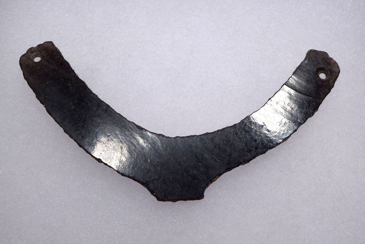 UNBROKEN MAYAN PRE-COLUMBIAN OBSIDIAN JEWELRY GORGET PENDANT WITH CENTER TAB DECORATION   *PC413