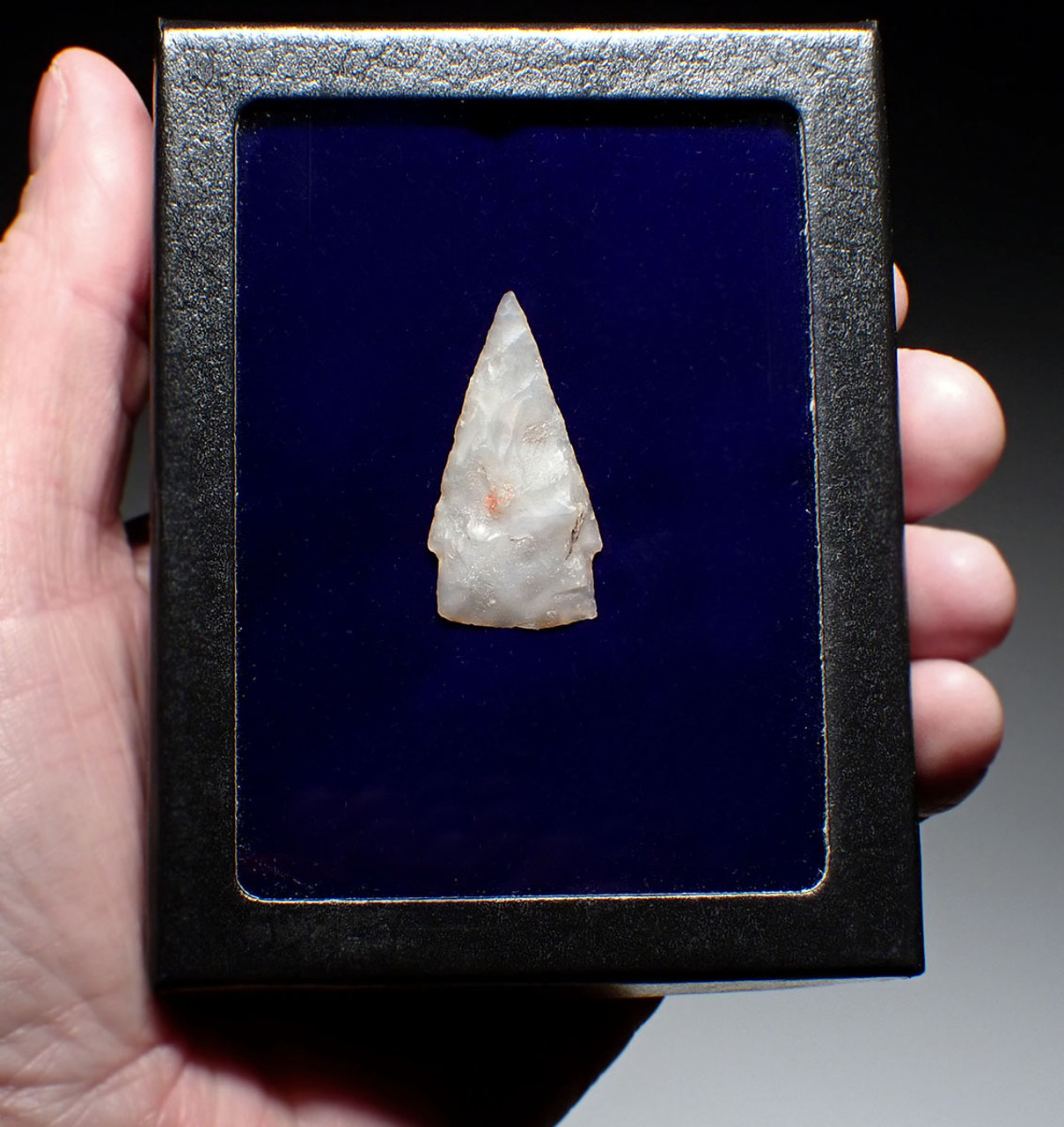 CINNABAR PIGMENTED CEREMONIAL AZTEC PRE-COLUMBIAN ATLATL TLACOCHTLI ARROWHEAD IN RARE TRANSLUCENT CHALCEDONY  *PC639