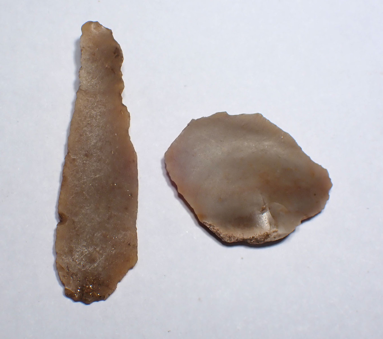 TWO CRO-MAGNON MAGDALENIAN FLINT FLAKE TOOLS FROM FAMOUS CAVE PAINTING GROTTE DU PLACARD SITE IN FRANCE  *UP083