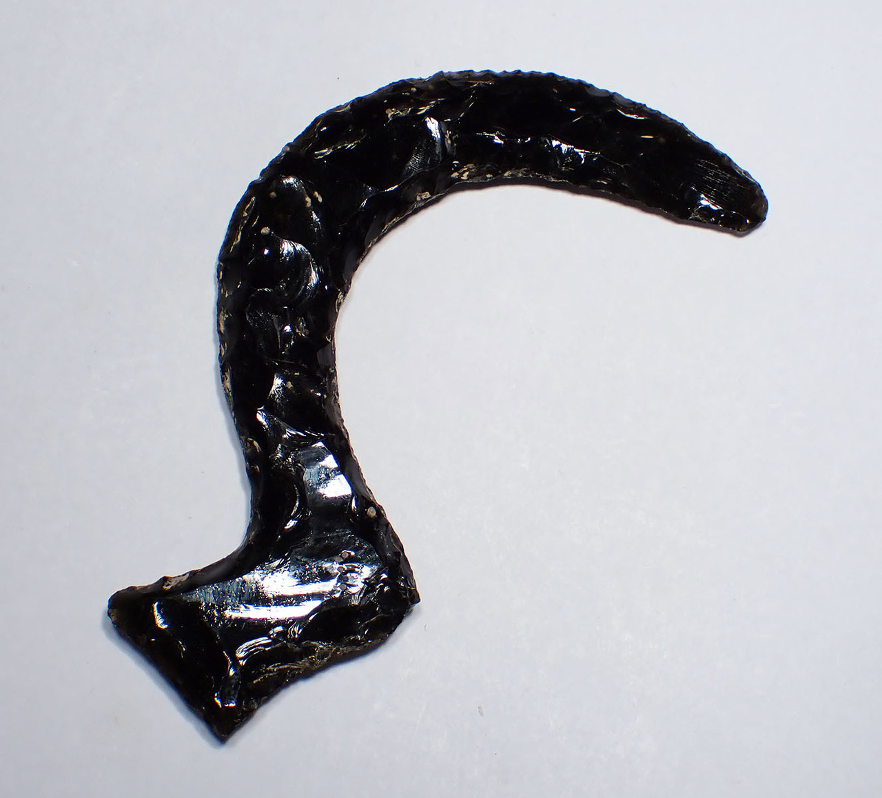 ULTRA-RARE AZTEC PRE-COLUMBIAN HUMAN SACRIFICE OBSIDIAN HEART REMOVAL SICKLE HOOK KNIFE IN SPARKLING GREEN SHEEN OBSIDIAN  *PC631