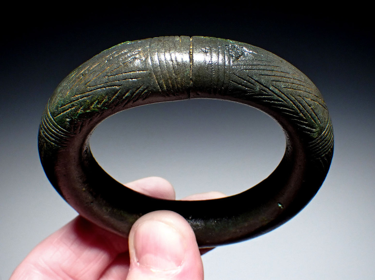 EXCEPTIONAL ANCIENT SOLID BRONZE PRESTIGE BANGLE BRACELET FROM THE SOUTHEAST ASIA DONG SON CULTURE  *SEA13