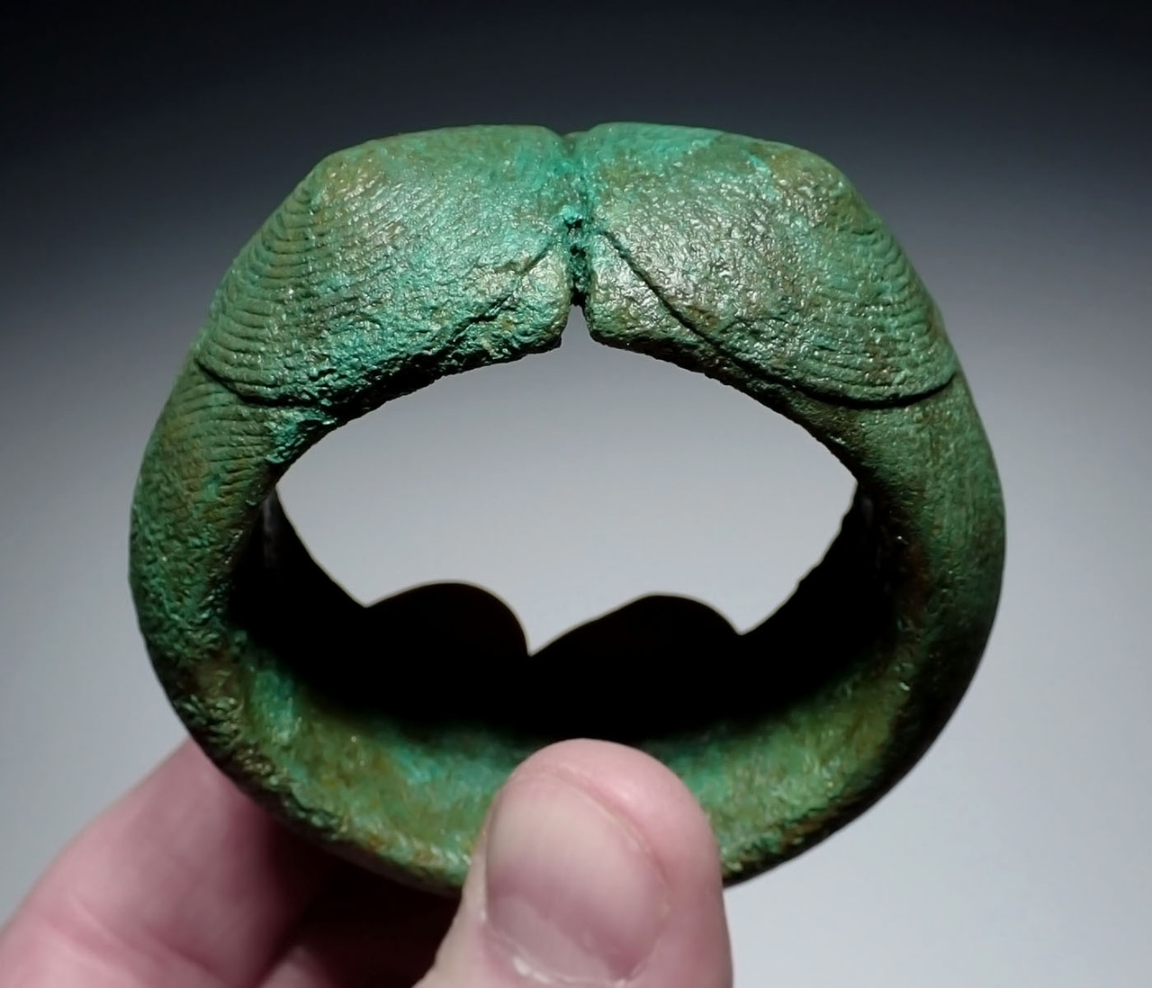  HEAVY WIDE DOUBLE SPIRAL ANCIENT SOLID BRONZE PRESTIGE BANGLE BRACELET FROM THE SOUTHEAST ASIA DONG SON CULTURE  *SEA14