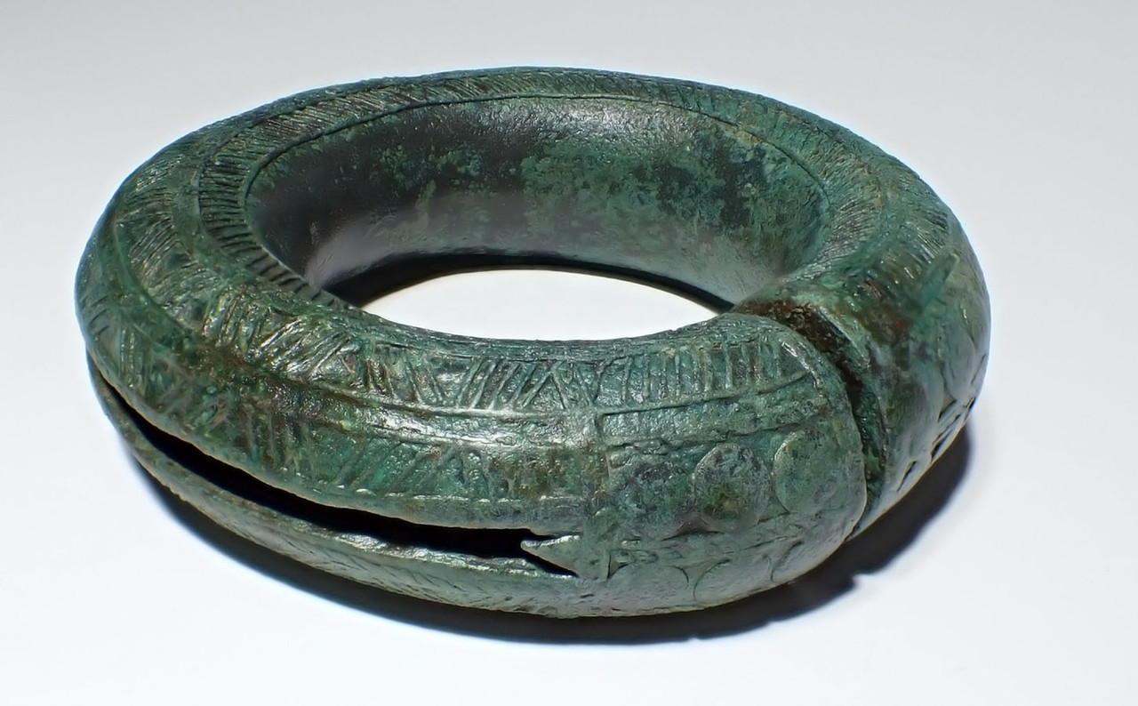 MUSEUM-CLASS LARGE DECORATIVE ANCIENT BRONZE PRESTIGE BANGLE BRACELET FROM THE SOUTHEAST ASIA DONG SON CULTURE  *SEA17