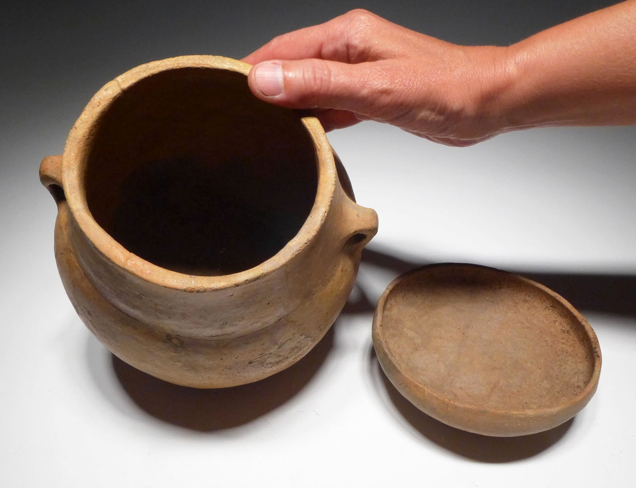 RARE BRONZE AGE CERAMIC BURIAL URN WITH LID FROM THE EUROPEAN URNFIELD LUSATIAN CULTURE  *URN48