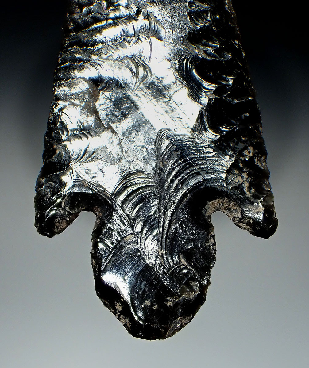 SUPREME LARGE PRESTIGE ATLATL BANDED OBSIDIAN BIFACIAL SPEARHEAD OF THE PRE-COLUMBIAN AZTECS  *PC650