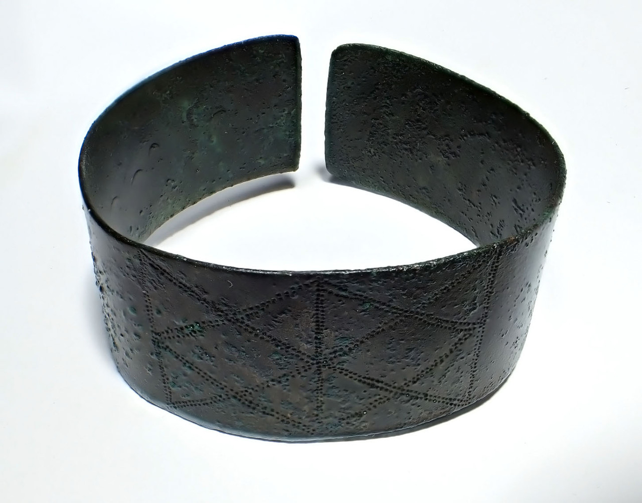 EXTREMELY RARE DECORATED LURISTAN HAMMERED BRONZE BANGLE BRACELET CUFF FROM THE ANCIENT NEAR EAST  *LUR431