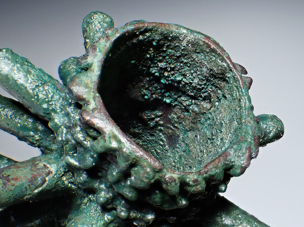 LARGEST AND FINEST ANCIENT BRONZE SPIKED WAR MACE HEAD FROM A NOBLE ROYAL WARRIOR OF THE SAKA INDO-SCYTHIAN CULTURE  *LUR436