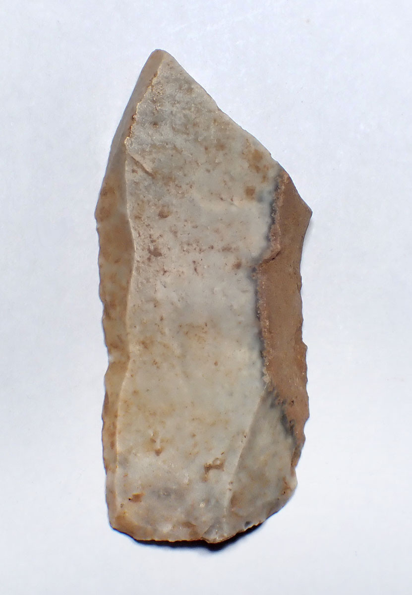 MUSEUM-CLASS CRO-MAGNON ART-MAKING DIHEDRAL BURIN FLAKE TOOL FROM THE FAMOUS UPPER PALEOLITHIC MAGDALENIAN PLACARD CAVE ART SITE IN FRANCE  *UP084