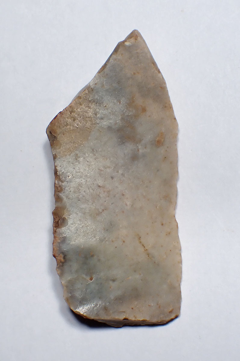 MUSEUM-CLASS CRO-MAGNON ART-MAKING DIHEDRAL BURIN FLAKE TOOL FROM THE FAMOUS UPPER PALEOLITHIC MAGDALENIAN PLACARD CAVE ART SITE IN FRANCE  *UP084