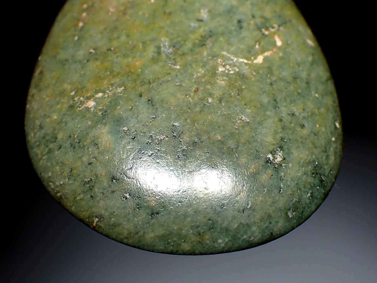EXCEPTIONAL PRE-COLUMBIAN MAYAN POLISHED COLORFUL GREEN SERPENTINE STONE CELT WAR AXE  *PC656