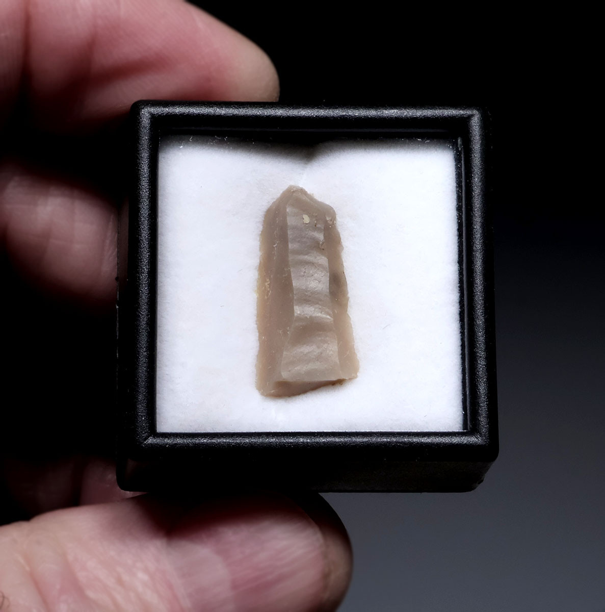 RARE BRITISH TARDENOISIAN CULTURE FLINT MICROLITH BLADE FLAKE TOOL FROM MESOLITHIC - EPIPALEOLITHIC ENGLAND  *N346