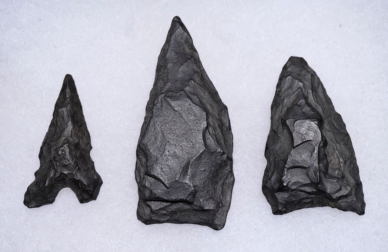 THREE CAPSIAN EPIPALEOLITHIC INDURATED SHALE PROJECTILE POINT ARROWHEADS FROM NORTH AFRICA  *CAP467