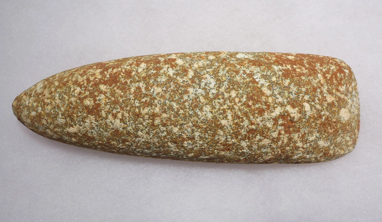 EXCEPTIONAL LARGE GROUND DIORITE CELT AXE OF THE CAPSIAN AFRICAN NEOLITHIC  *CAP339