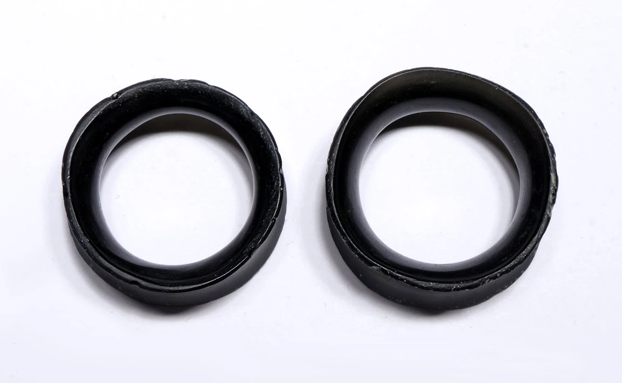 RARE ORIGINAL MATCHED PAIR OF OBSIDIAN EAR SPOOLS FROM THE AZTEC PRE-COLUMBIAN EMPIRE  *PC660