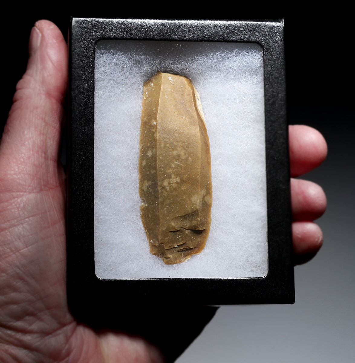 SUPREME BALKAN EARLY NEOLITHIC CORE-STRUCK GOLDEN FLINT BLADE FLAKE TOOL FROM THE FIRST BALKAN FARMERS  *N356