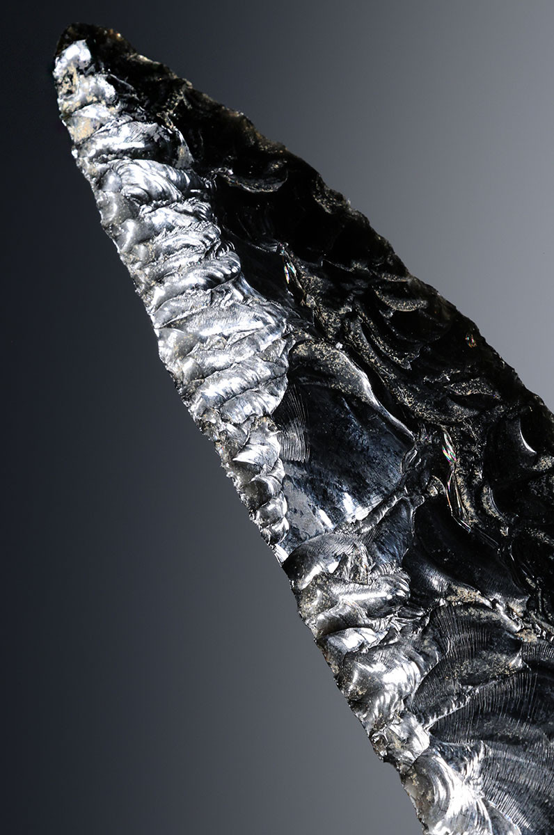 CEREMONIAL AZTEC PRE-COLUMBIAN OBSIDIAN LEAF BLADE RITUAL SACRIFICE DAGGER WITH SUPERB WORKMANSHIP  *PC665