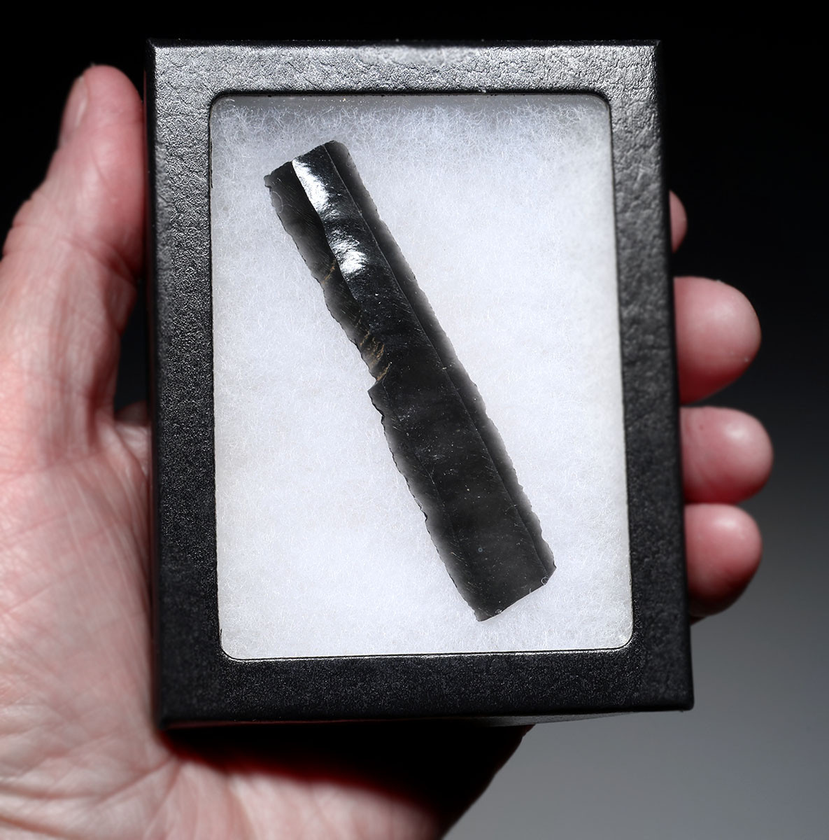 UNBROKEN AZTEC PRE-COLUMBIAN OBSIDIAN PRISMATIC BLADE WITH RE-SHARPENING FOR RITUAL BLOOD-LETTING SACRIFICE  *PC683