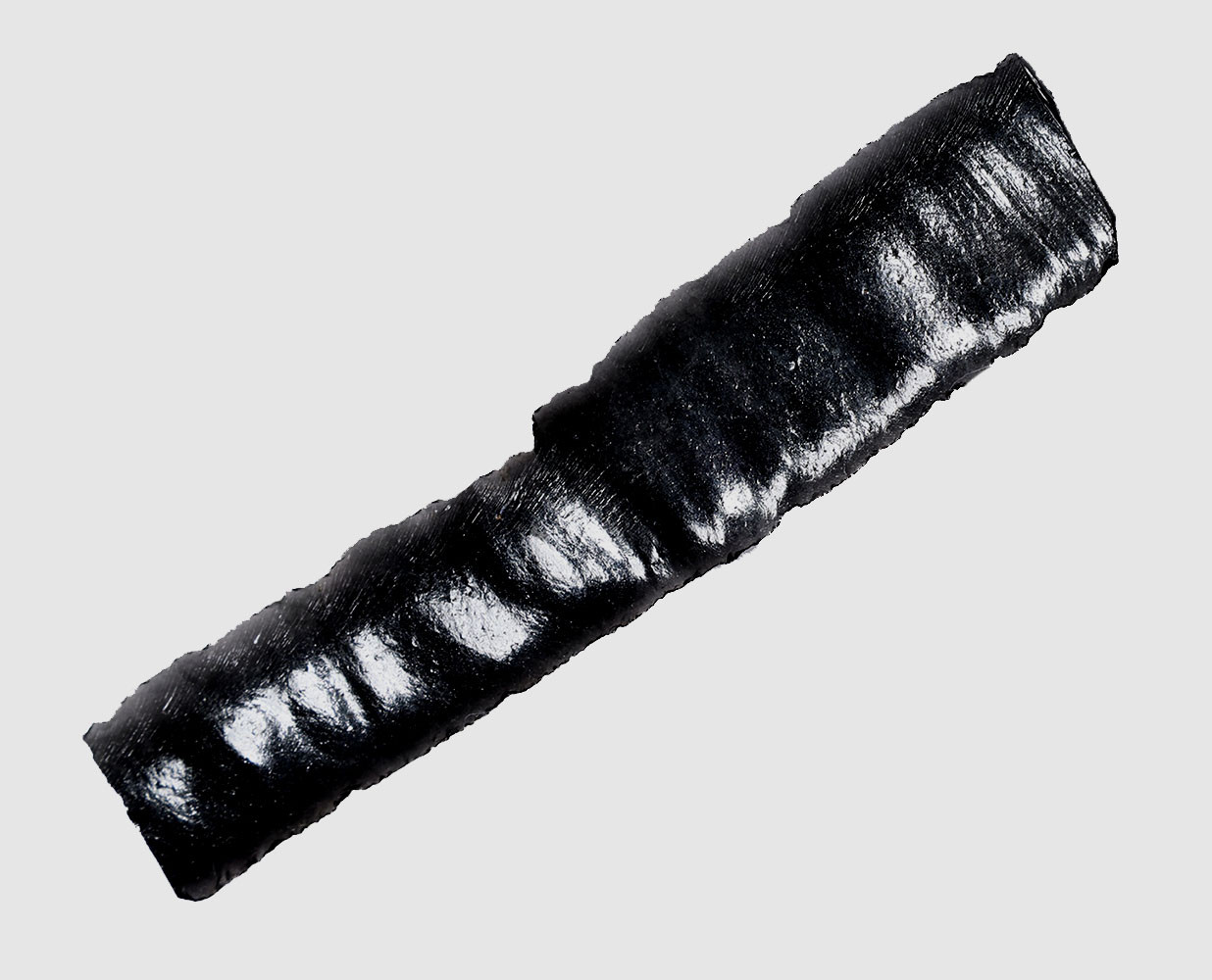 UNBROKEN AZTEC PRE-COLUMBIAN OBSIDIAN PRISMATIC BLADE WITH RE-SHARPENING FOR RITUAL BLOOD-LETTING SACRIFICE  *PC683