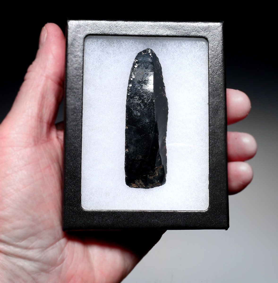 UNBROKEN AZTEC PRE-COLUMBIAN OBSIDIAN PRISMATIC BLADE WITH USE WEAR FOR RITUAL BLOOD-LETTING SACRIFICE  *PC677