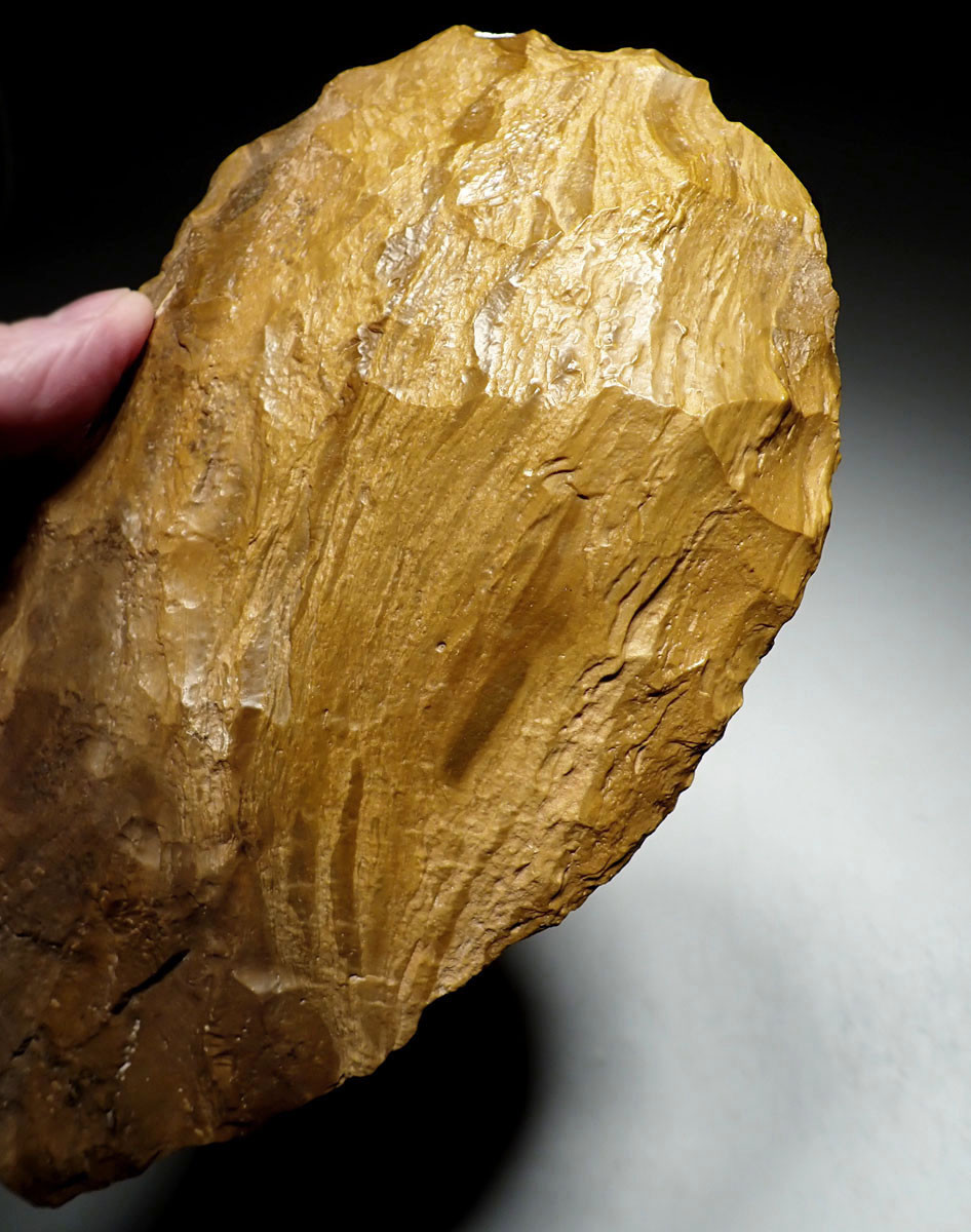 UNUSUALLY LARGE GOLDEN INVESTMENT-CLASS AMYGDALOID ACHEULEAN HAND AXE MADE BY HOMO ERGASTER FROM STONE AGE AFRICA  *ACH475