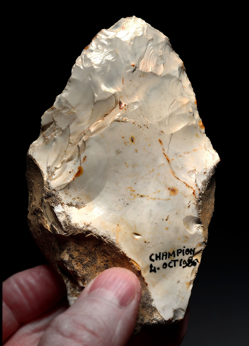 SPECTACULAR IVORY WHITE PREHISTORIC FLINT HOMO HEIDELBERGENSIS ACHEULEAN HAND AXE FROM LOWER PALEOLITHIC BELGIUM  *ACH500