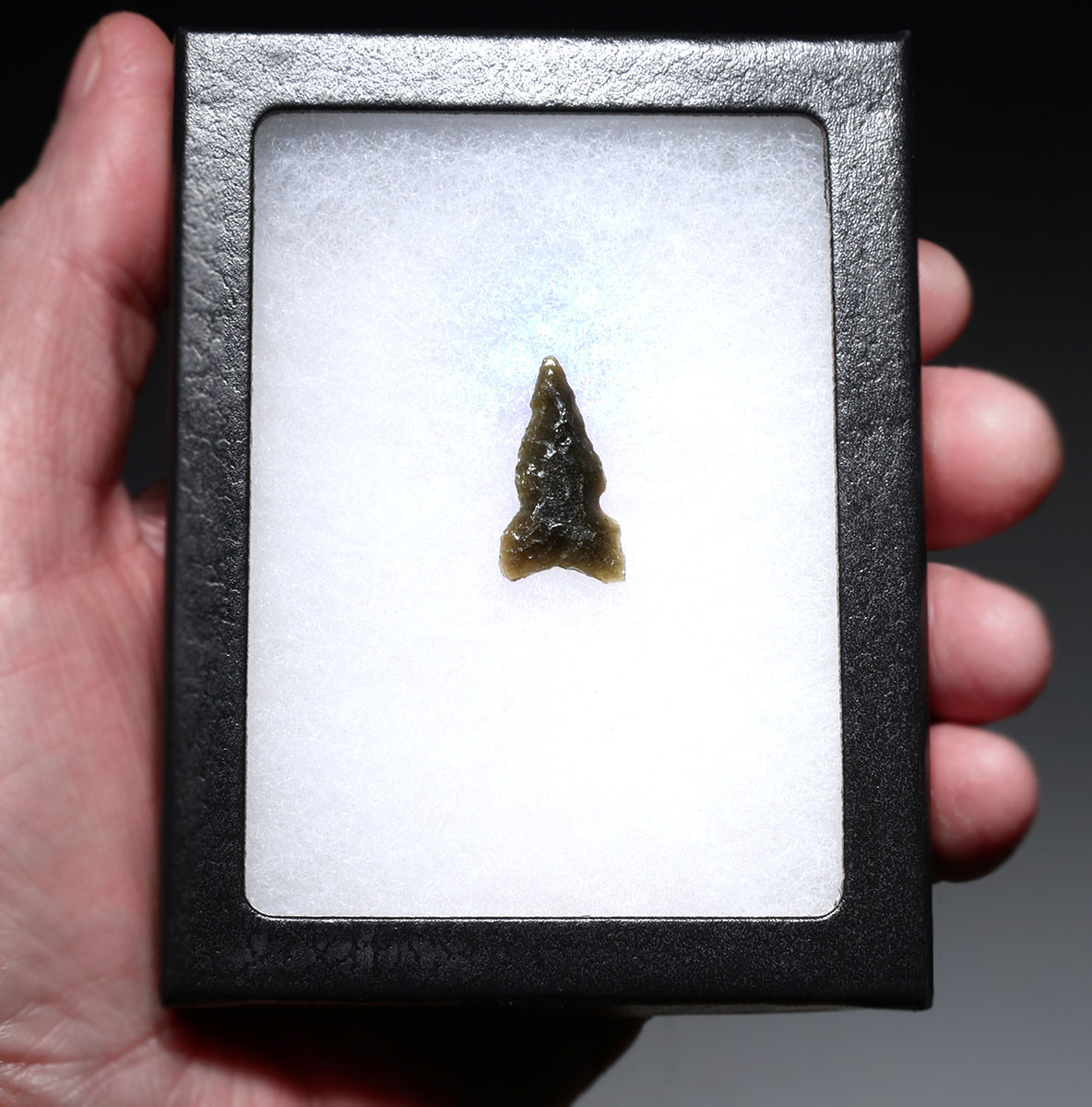 AZTEC PRE-COLUMBIAN TLAHUITOLLI ARROWHEAD DART IN RARE GREEN OBSIDIAN  *PC704