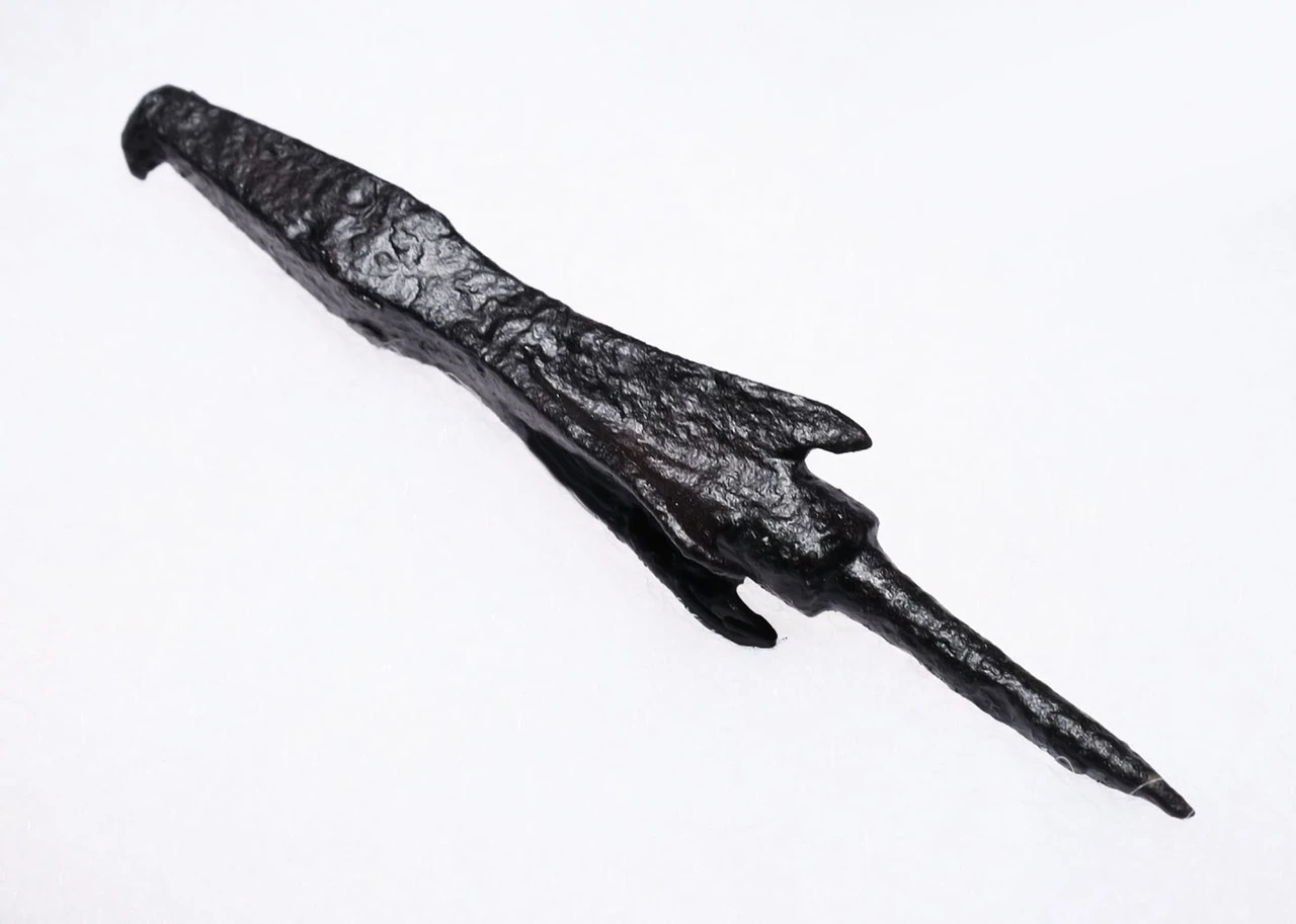 SUPREME MONGOL EMPIRE FINNED AND BARBED ARMOR-PIERCING IRON ARROWHEAD FROM THE EUROPEAN INVASION WITH EVIDENCE OF COMBAT USE  *R352