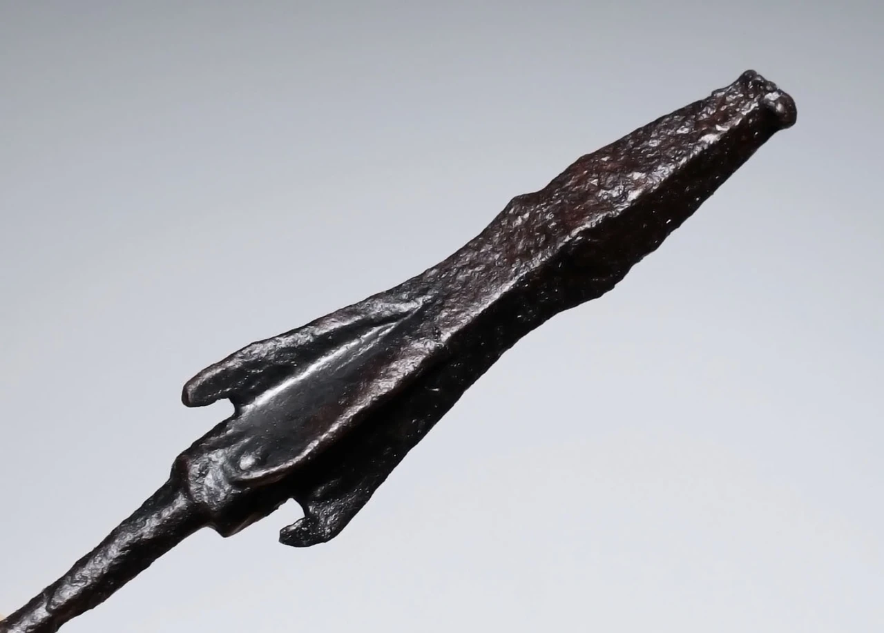 SUPREME MONGOL EMPIRE FINNED AND BARBED ARMOR-PIERCING IRON ARROWHEAD FROM THE EUROPEAN INVASION WITH EVIDENCE OF COMBAT USE  *R352