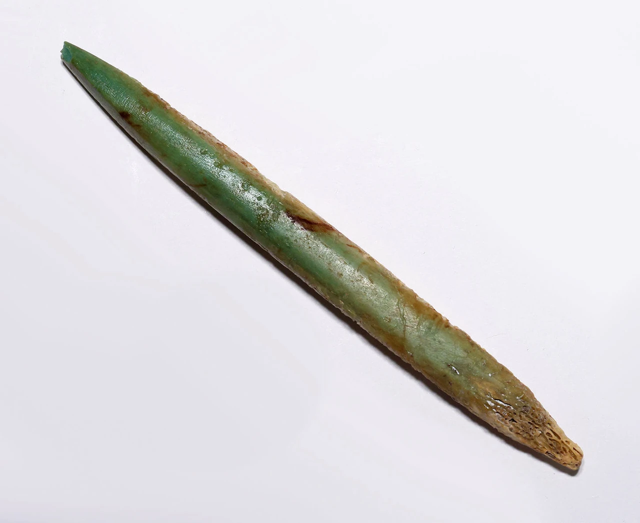 RARE GREEN STAINED ANCIENT SARMATIAN BONE ARROWHEAD FROM AN EASTERN SCYTHIAN NOMAD HORSEBACK WARRIOR  *LUR485